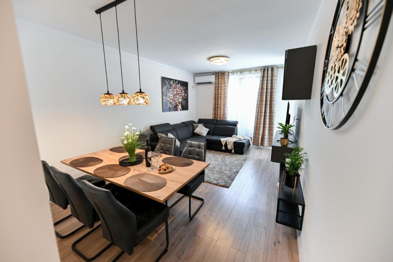 Newly Renovated Luce Apartment *